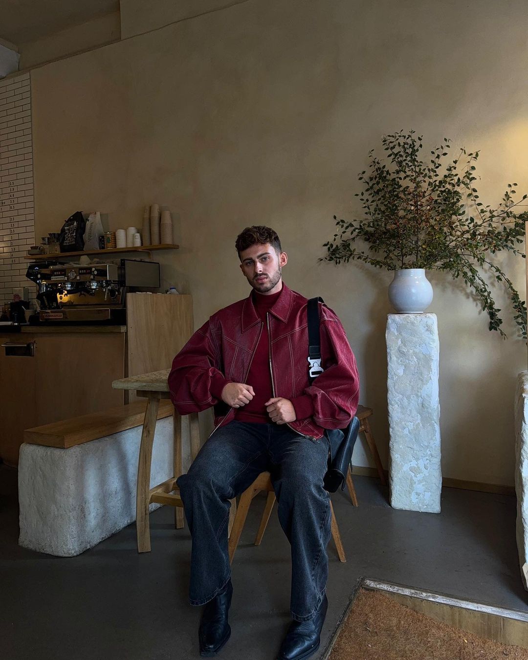 Oversize-Jacke mit Kontrastnähten in Rot
