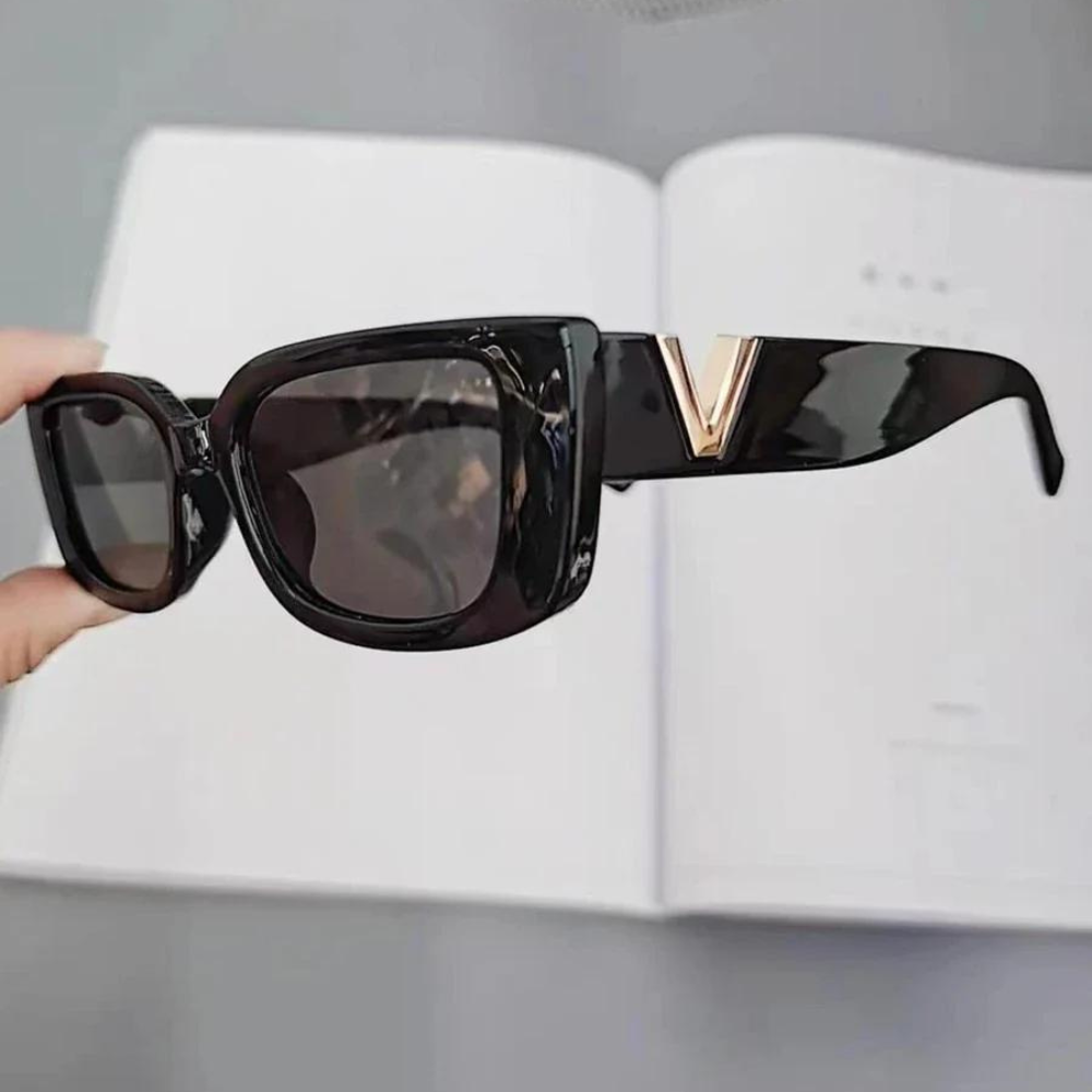 Violette Sonnenbrille