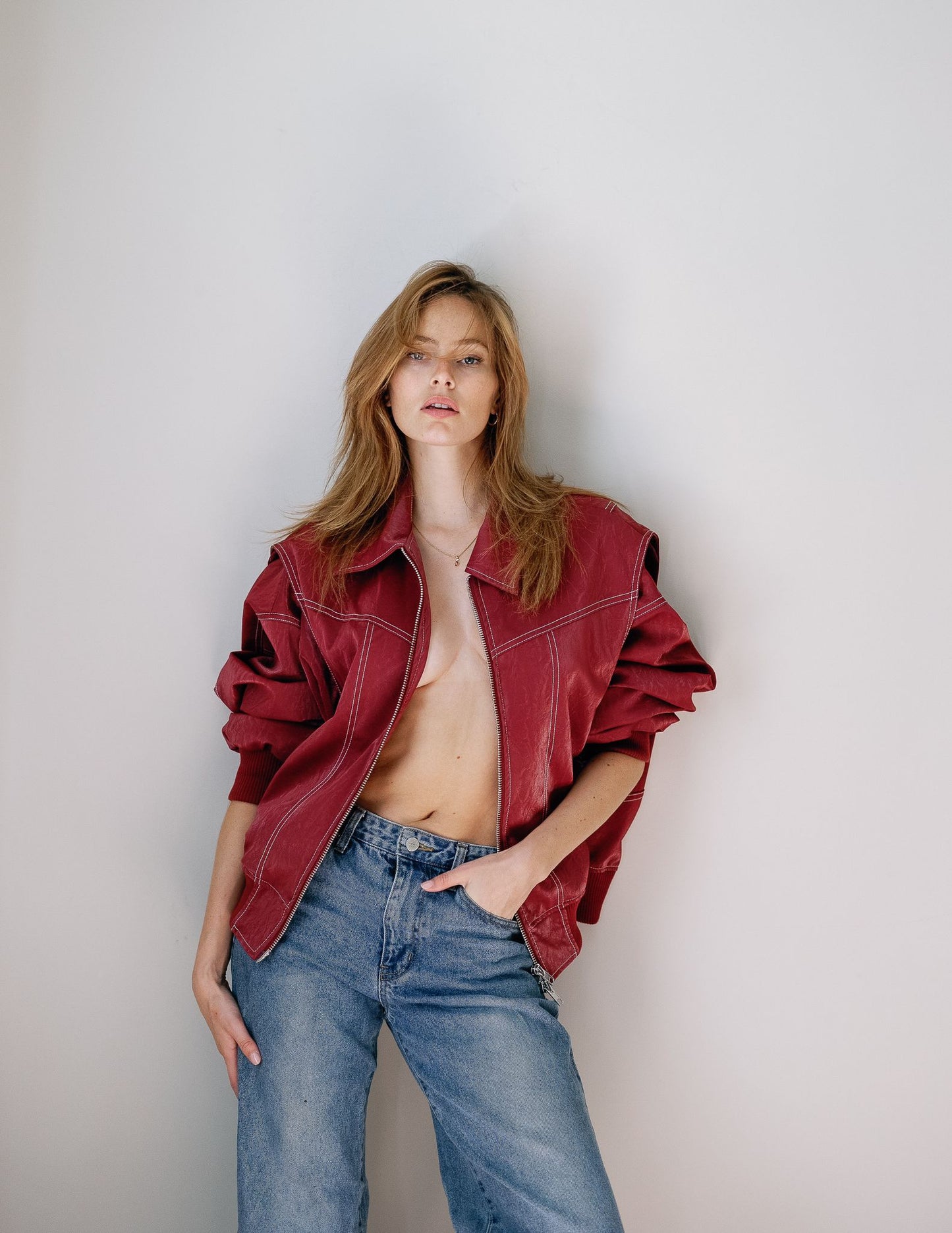 Oversize-Jacke mit Kontrastnähten in Rot