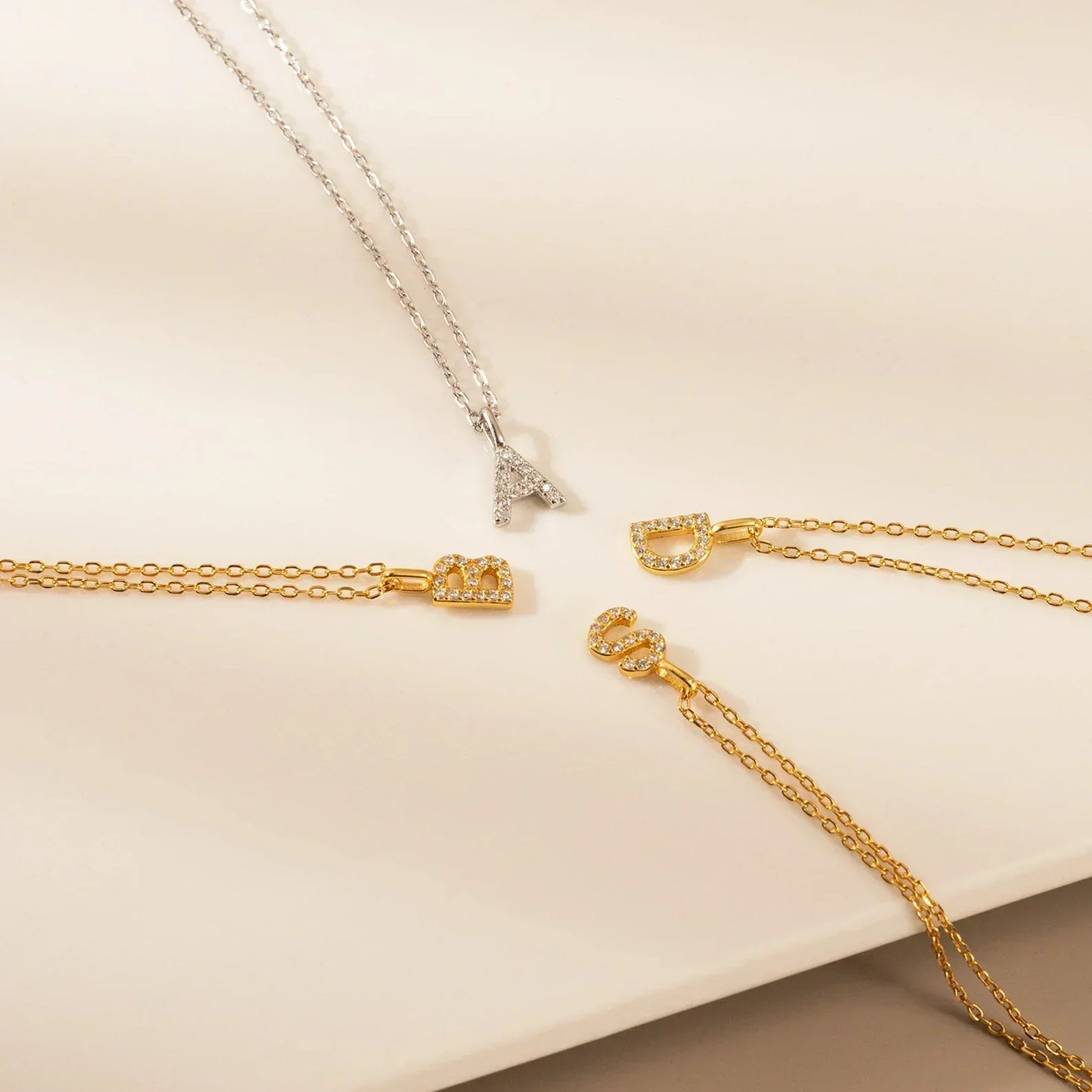 Personalisierte Pavé-Halskette mit Initialen